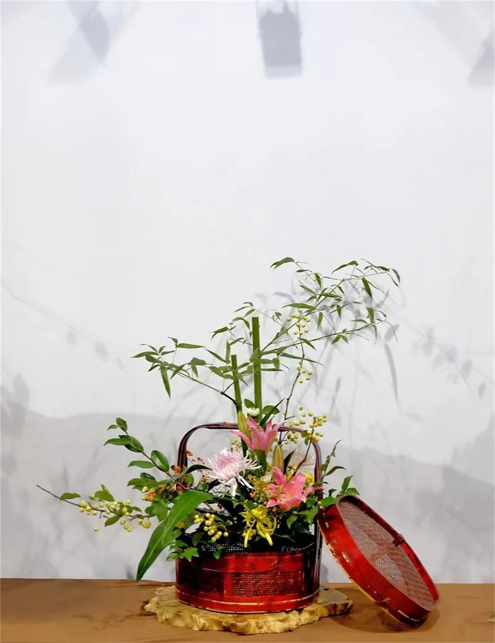 【采薇專欄】傳統(tǒng)插花要破圈兒?17個(gè)流派、名師的200個(gè)作品點(diǎn)亮南京“最美花展” 【采薇專欄】傳統(tǒng)插花要破圈兒?17個(gè)流派、名師的200個(gè)作品點(diǎn)亮南京“最美花展”