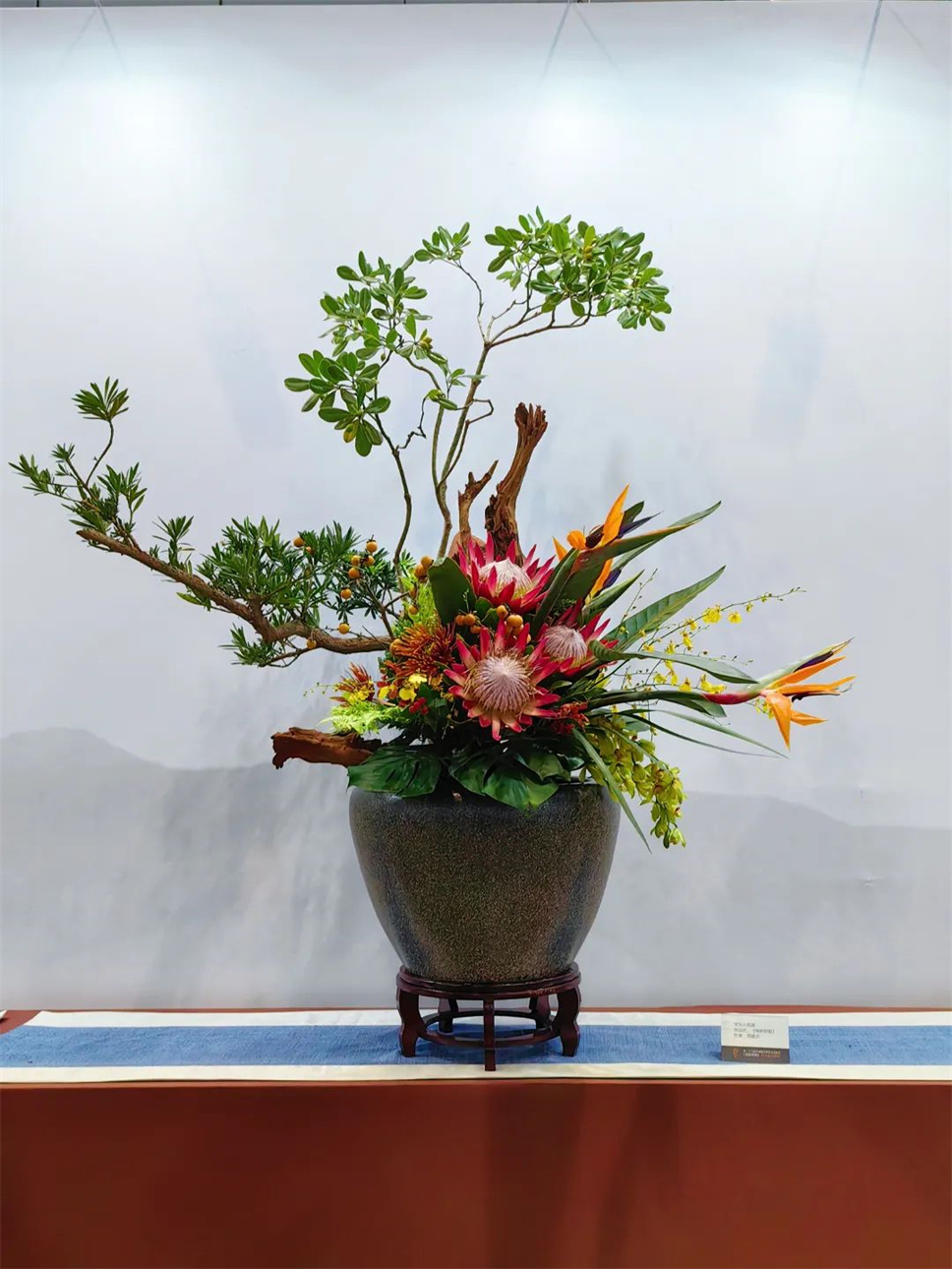 【采薇專欄】傳統(tǒng)插花要破圈兒?17個(gè)流派、名師的200個(gè)作品點(diǎn)亮南京“最美花展” 【采薇專欄】傳統(tǒng)插花要破圈兒?17個(gè)流派、名師的200個(gè)作品點(diǎn)亮南京“最美花展”