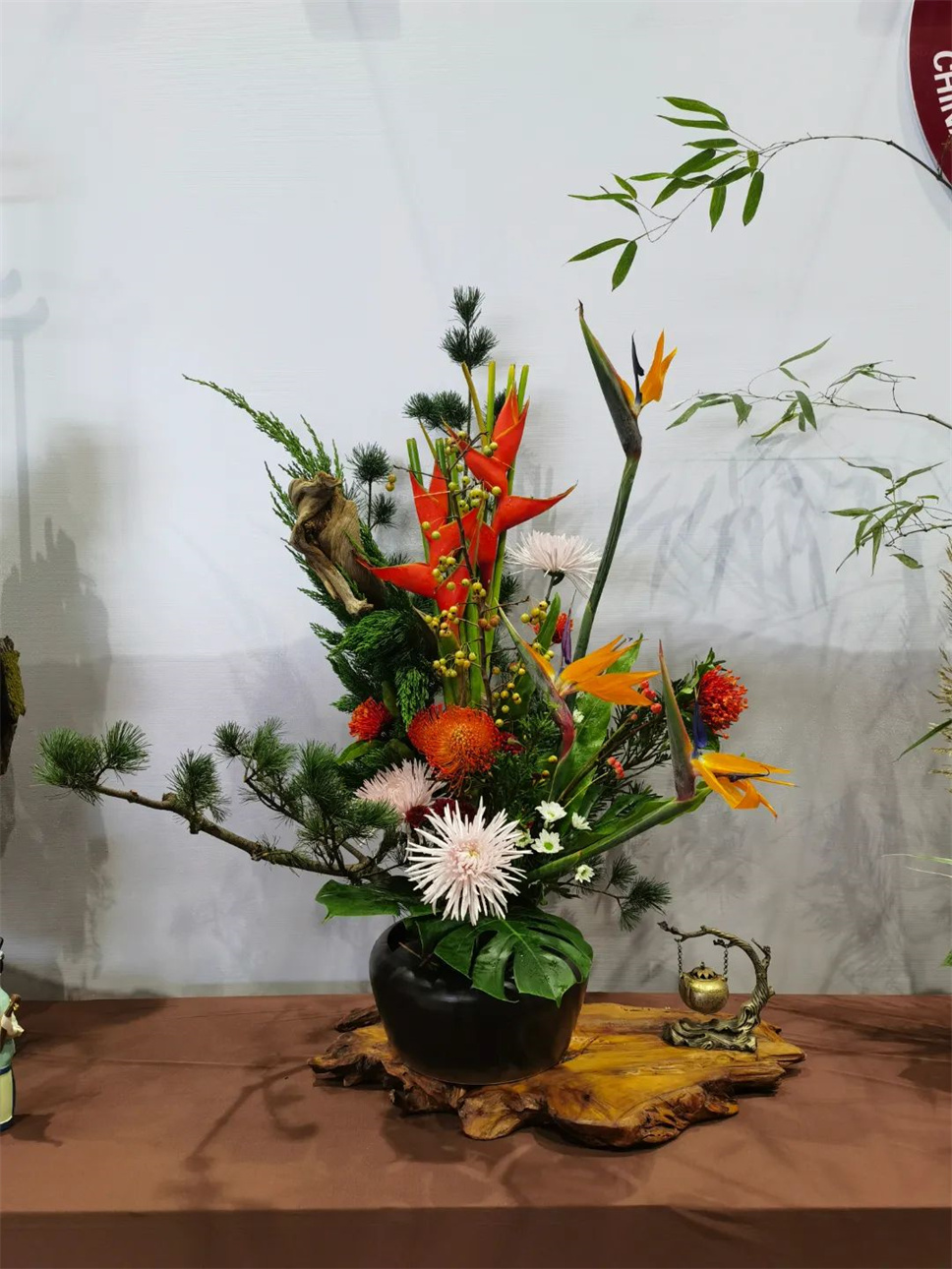【采薇專欄】傳統(tǒng)插花要破圈兒?17個(gè)流派、名師的200個(gè)作品點(diǎn)亮南京“最美花展” 【采薇專欄】傳統(tǒng)插花要破圈兒?17個(gè)流派、名師的200個(gè)作品點(diǎn)亮南京“最美花展”
